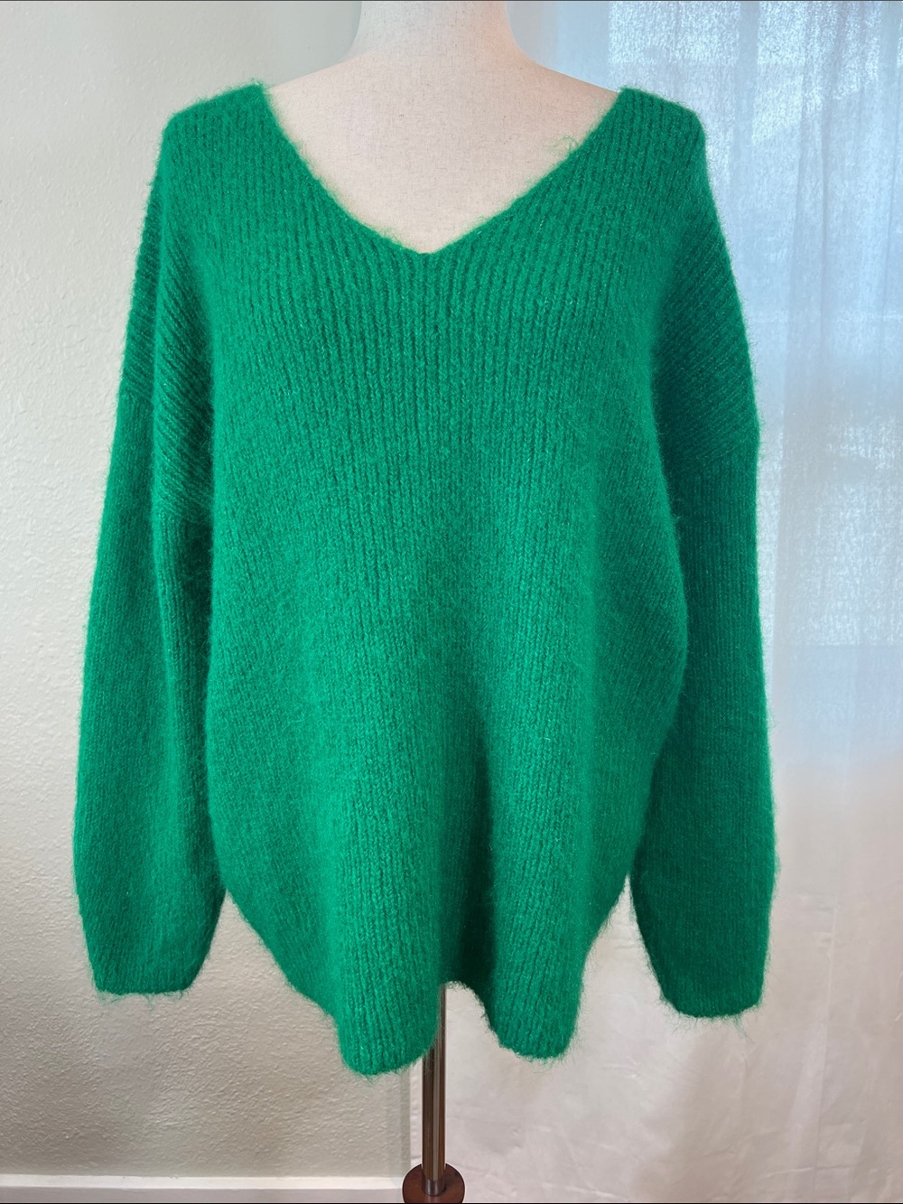 Endless Rose Emerald Green V-Neck Fuzzy Sweater. Size S. Very Oversized. NWT